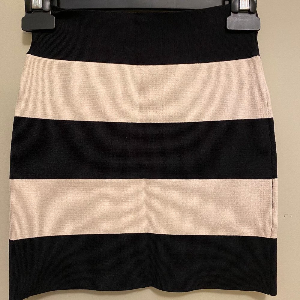 NWOT Black/Cream Bodycon Mini Skirt (S)